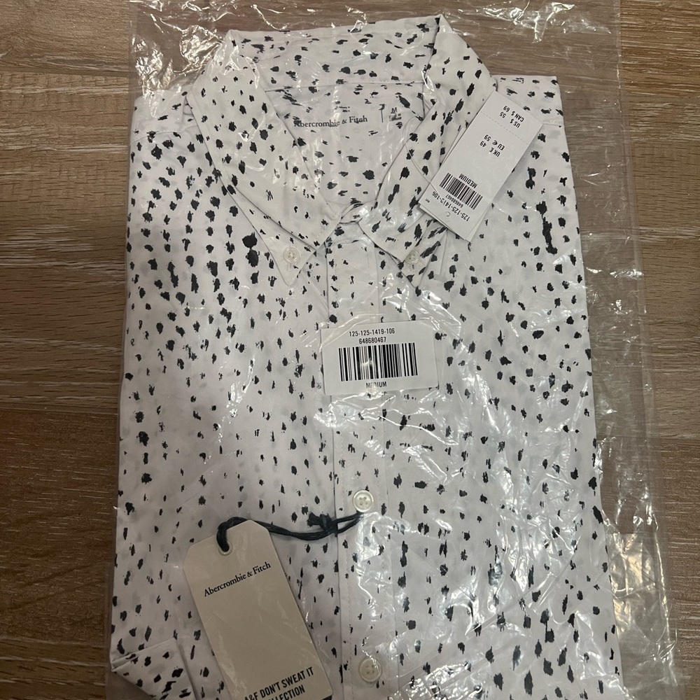 Brand New A&F Men’s Shortsleeved Collar Shirt